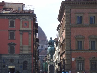 17-04-2006 11:26 firenze 捨て子養育院前広場からduomo屋根